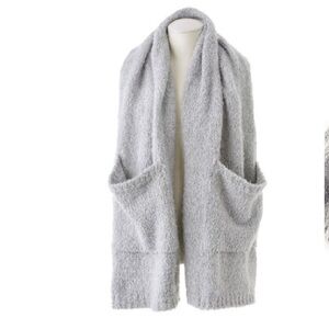 Barnes & Noble Reading Shrug